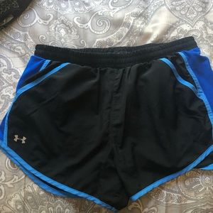 Under Armour athletic shorts WITH POCKETS